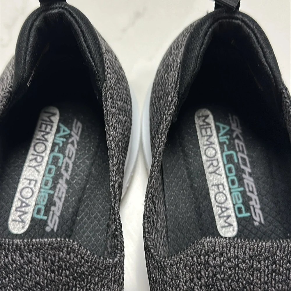 Sketchers Air-Cool Memory Foam Slip on Women’s Sneakers. Size 9.5